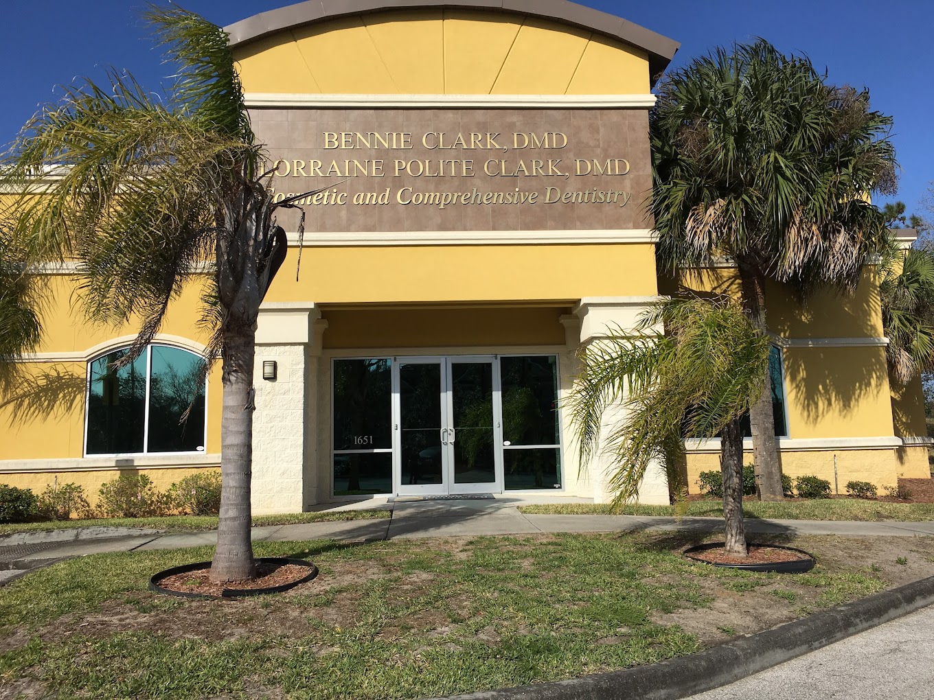 Front of office, Today's Dentistry of Jacksonville. Dentist in Jacksonville, FL. 
