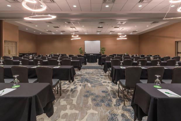 Images Holiday Inn & Suites Phoenix Airport North by IHG