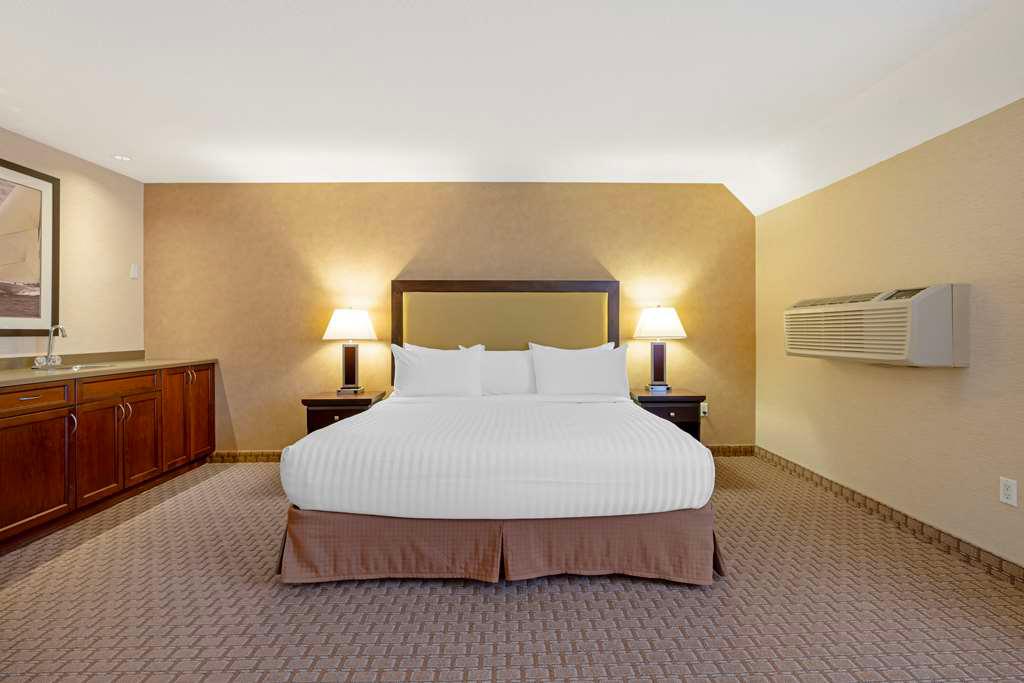 cs Best Western Plus Emerald Isle Hotel Sidney (250)656-4441