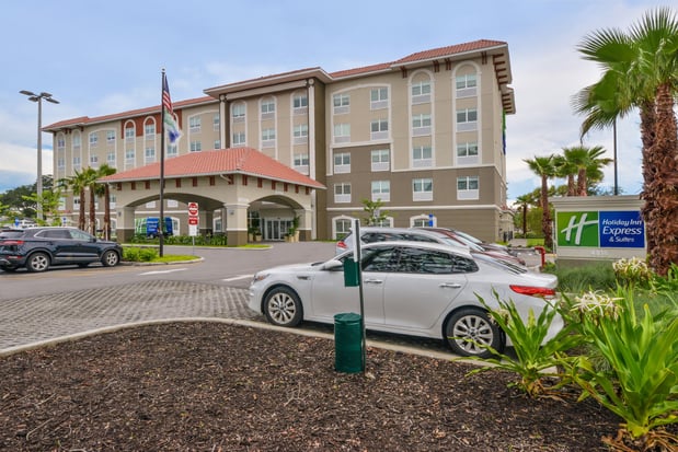 Images Holiday Inn Express & Suites St. Petersburg - Madeira Beach by IHG