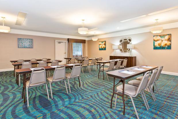 Images Holiday Inn Express & Suites Carmel North - Westfield, an IHG Hotel