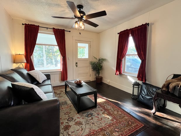 Images Jennifer Kelly, Broker and REALTOR