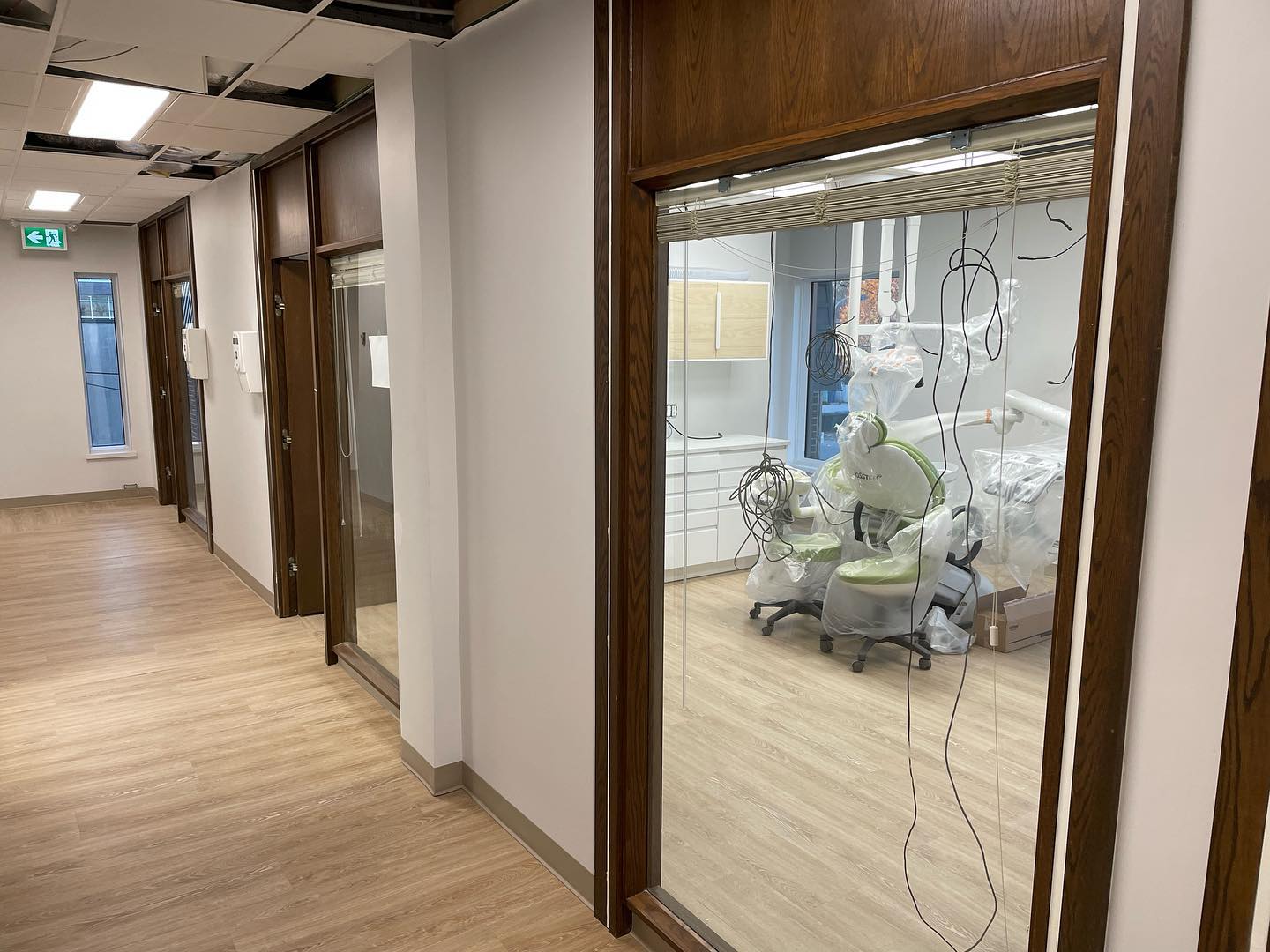 Images Centre de Spécialistes Dentaires Zeeba - Parodontie, Endodontie, Implant dentaire Longueuil