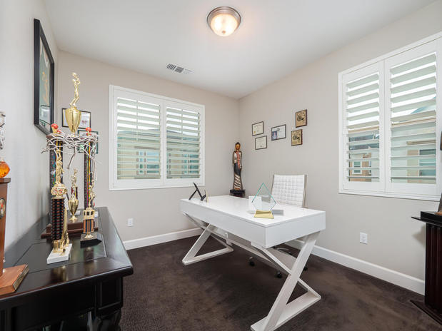 Images Jacqueline Brown - Realm Real Estate Group