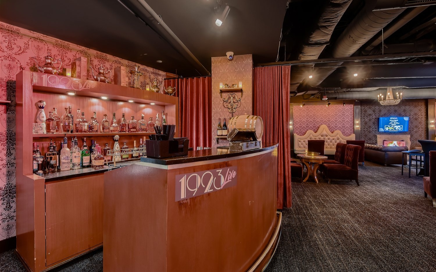 Legerdemain at 1923 LIVE – a speakeasy show where handcrafted cocktails and captivating performances await you.
