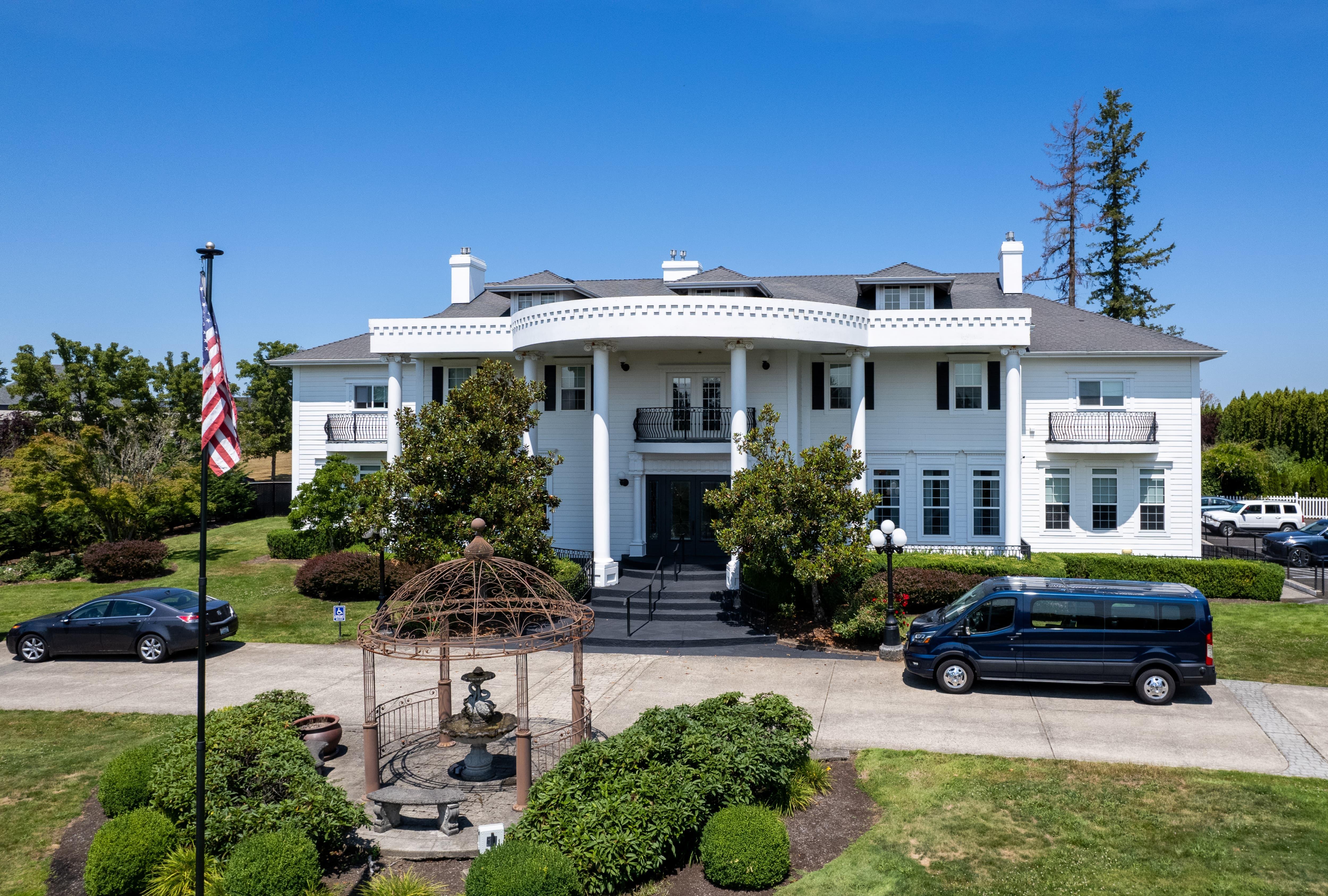 Front Entrance of Discover Recovery Camas
