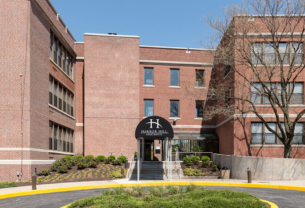 Images Harbor Hill Apartments