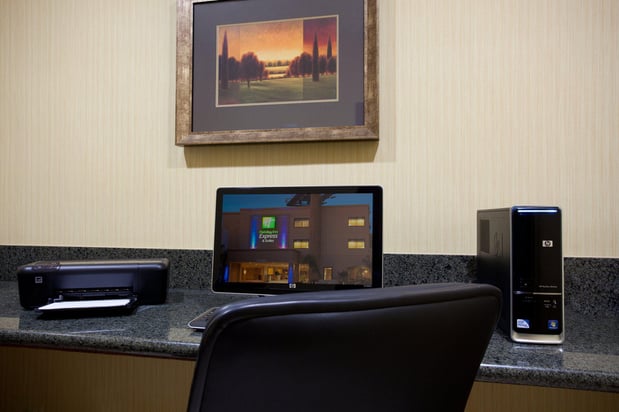 Images Holiday Inn Express & Suites Woodland Hills by IHG