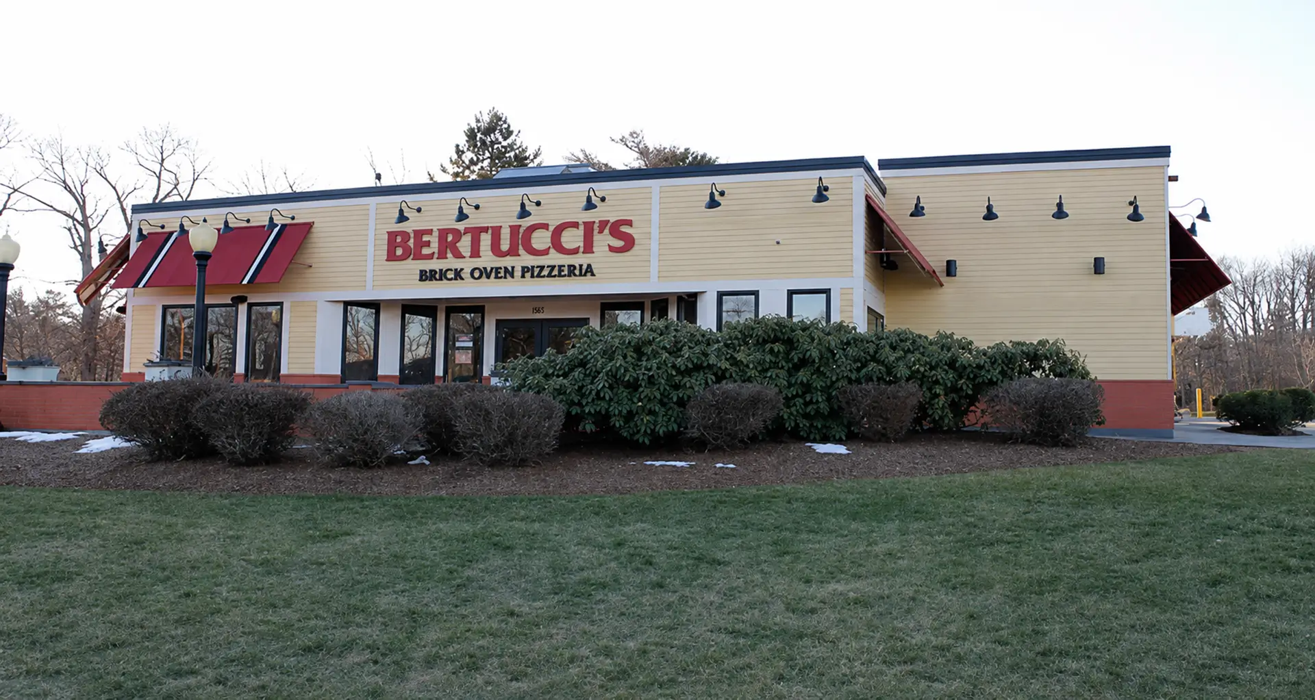 The exterior of Bertucci's Hingham