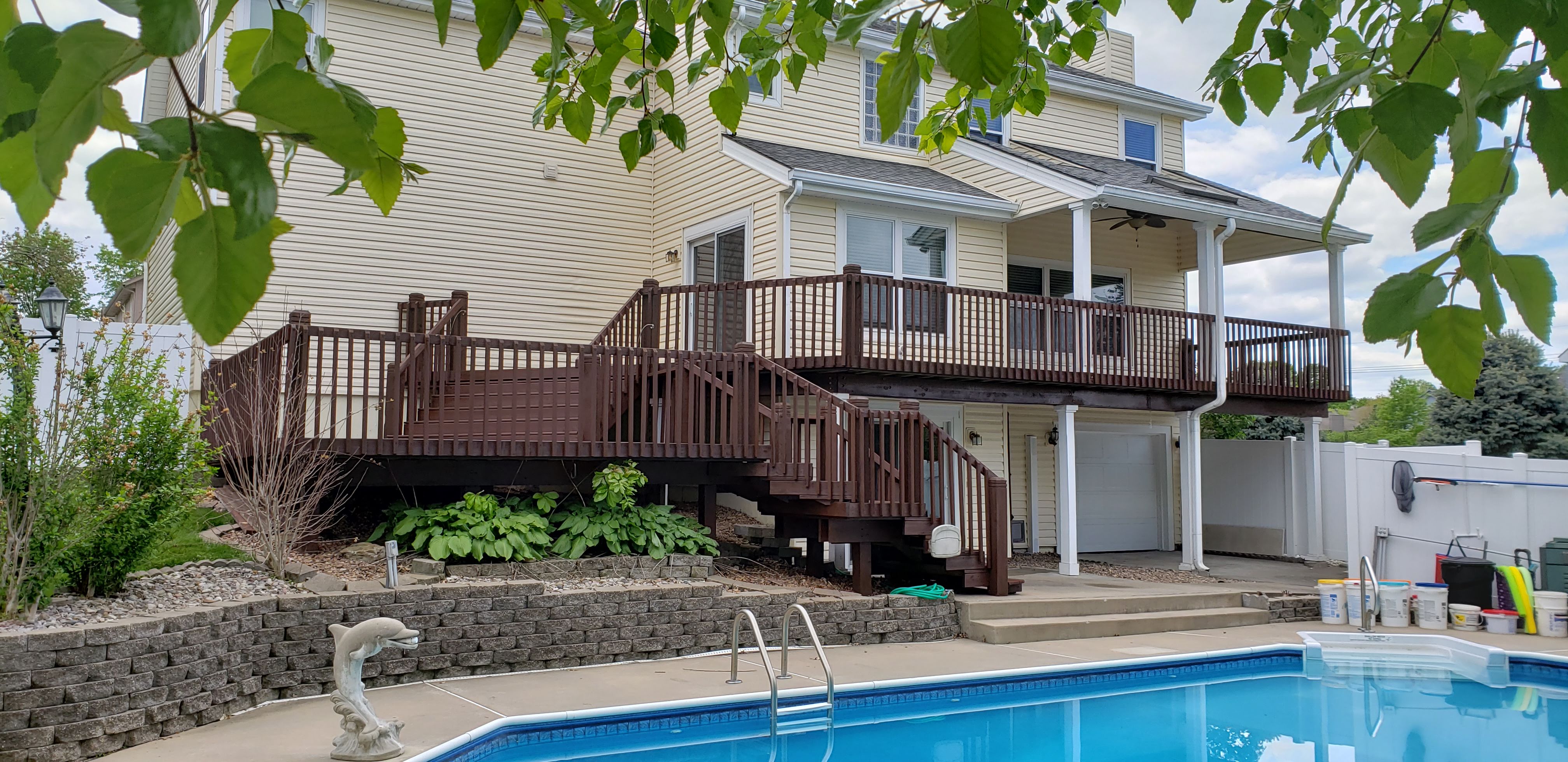 English
walnut deck