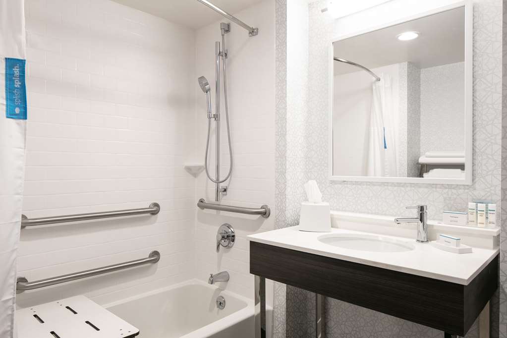 Guest room bath