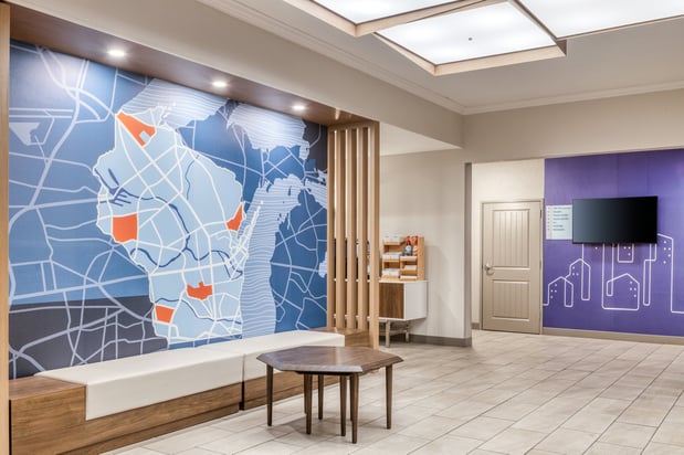 Images Holiday Inn Express & Suites Green Bay East by IHG