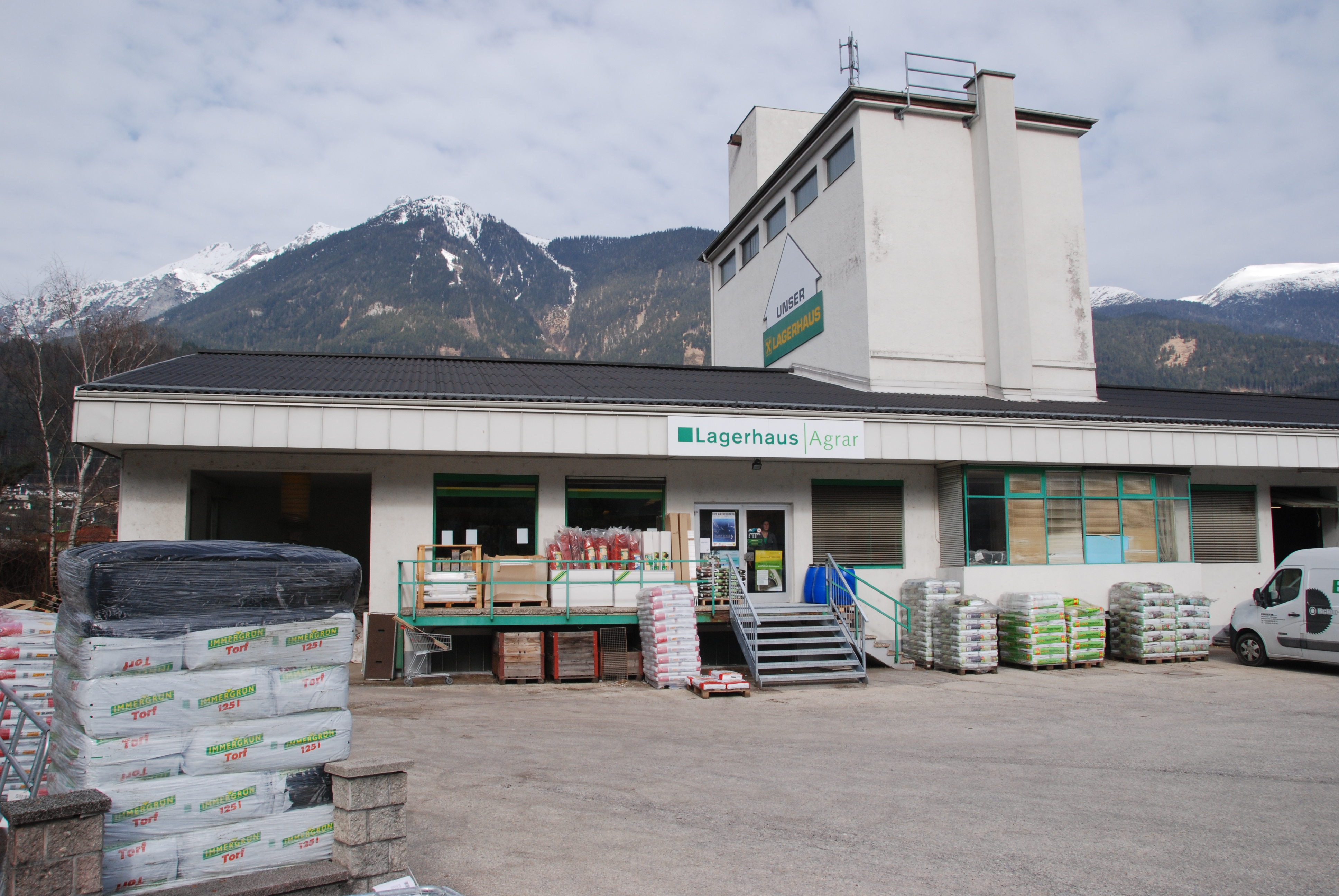 UNSER LAGERHAUS Warenhandels GmbH, Karwendelstraße 16 in Schwaz