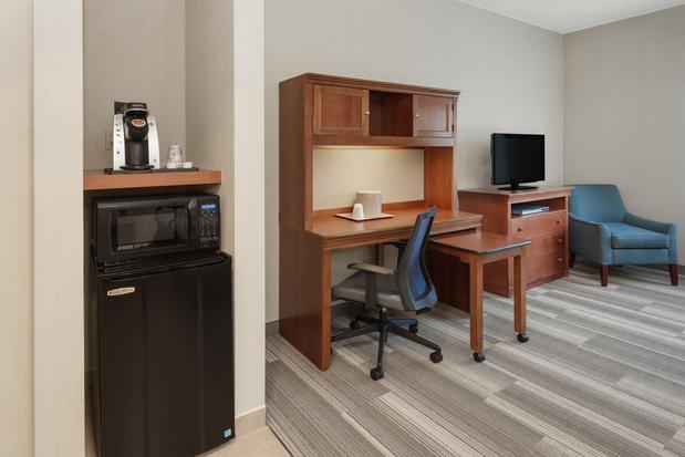 Images Holiday Inn Express Building 107