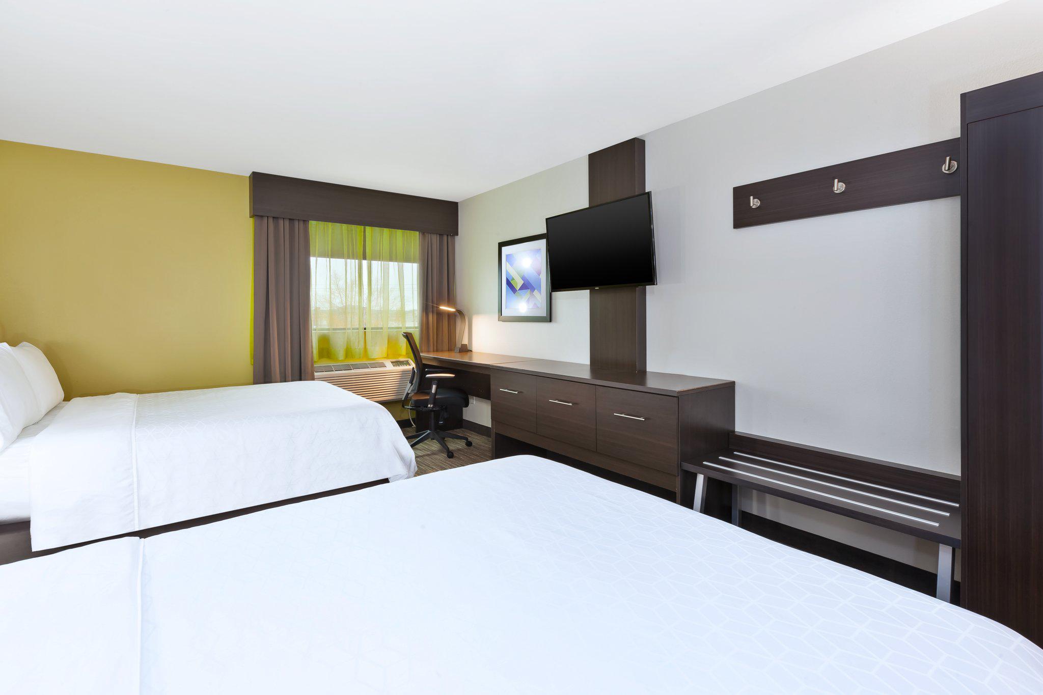 Holiday Inn Express Winnipeg Airport - Polo Park www.ourbis.ca