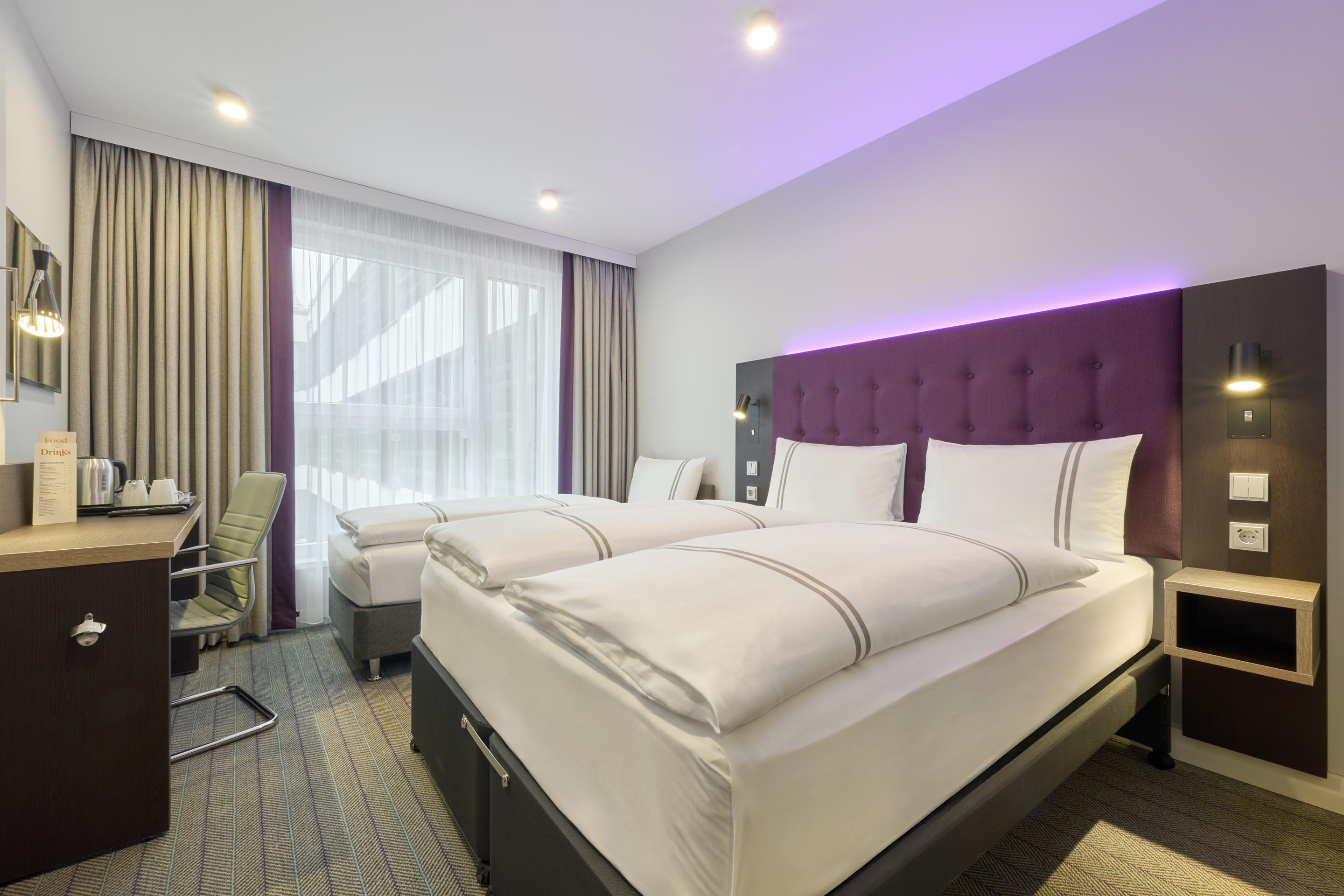 Premier Inn Stuttgart Zuffenhausen Hotel, Strohgäustraße 11 in Stuttgart