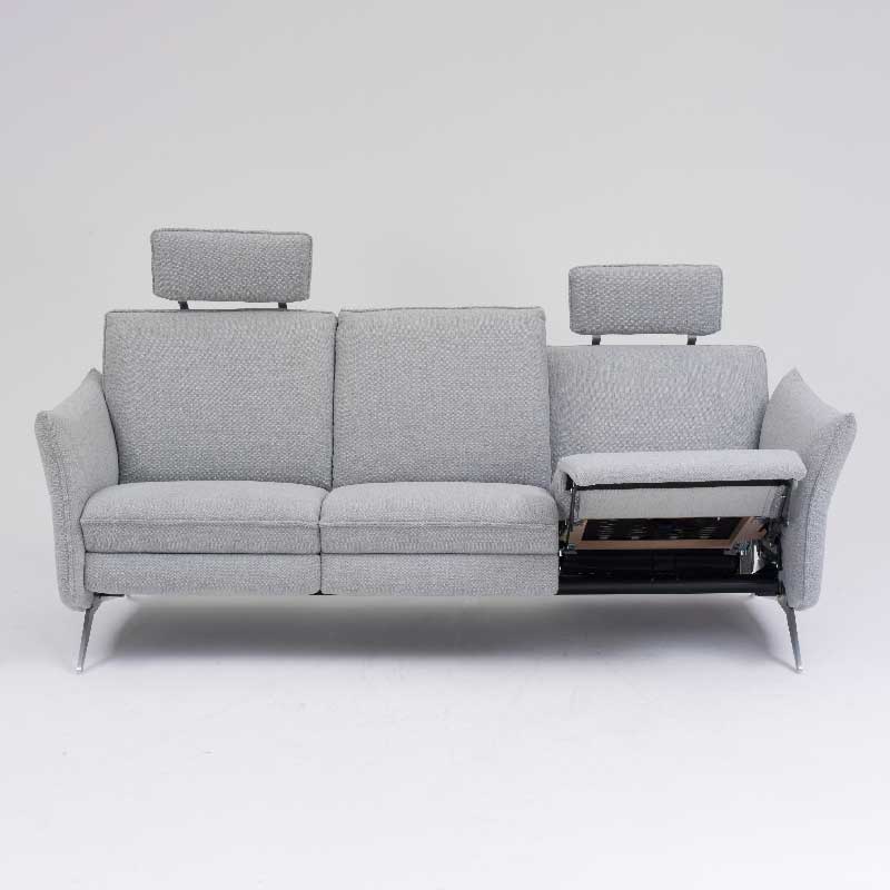 Siegfried 8565 - Treat yourself to SIEGFRIED reclining sofas and you’ll be throughly spoiled.
Himolla’s pop up headrest, fold out arms and silky-smooth manual and powered recliner actions are the perfect way to put your feet up, effortlessly. So you may find that choosing from the colorful range of quality leathers and soft fabrics, is the hardest part of relaxing.