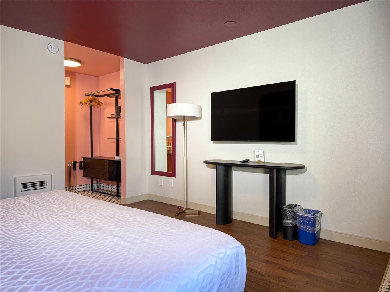 1 King Bed