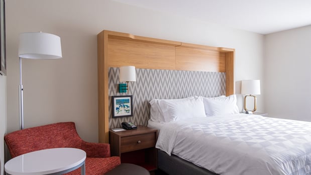 Images Holiday Inn & Suites Philadelphia W - Drexel Hill by IHG