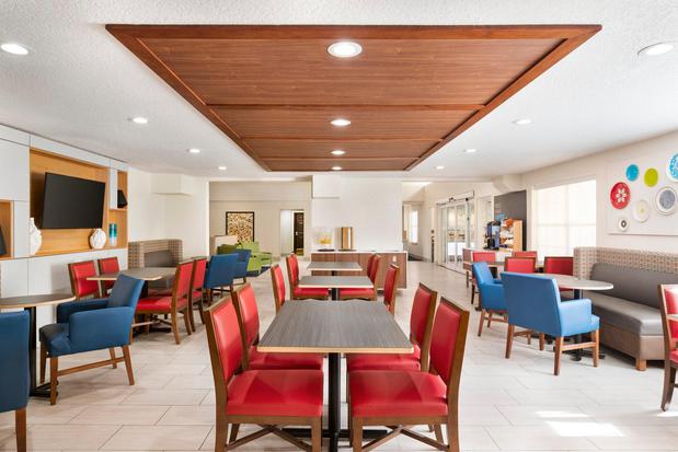 Images Holiday Inn Express & Suites Sarasota East - I-75 by IHG