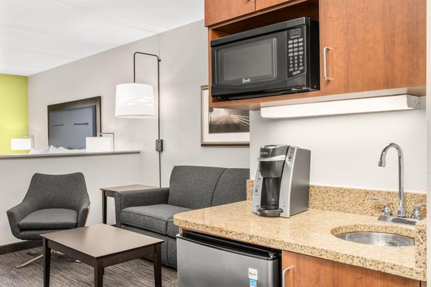 Images Holiday Inn Express & Suites Wilmington-Newark by IHG