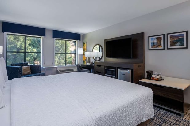 Images Hampton Inn & Suites Agoura Hills