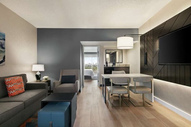 Images Embassy Suites by Hilton Los Angeles Downey