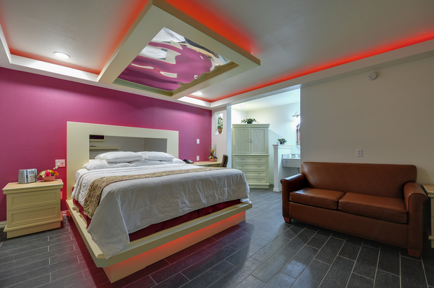 Images Romantic Inn & Suites