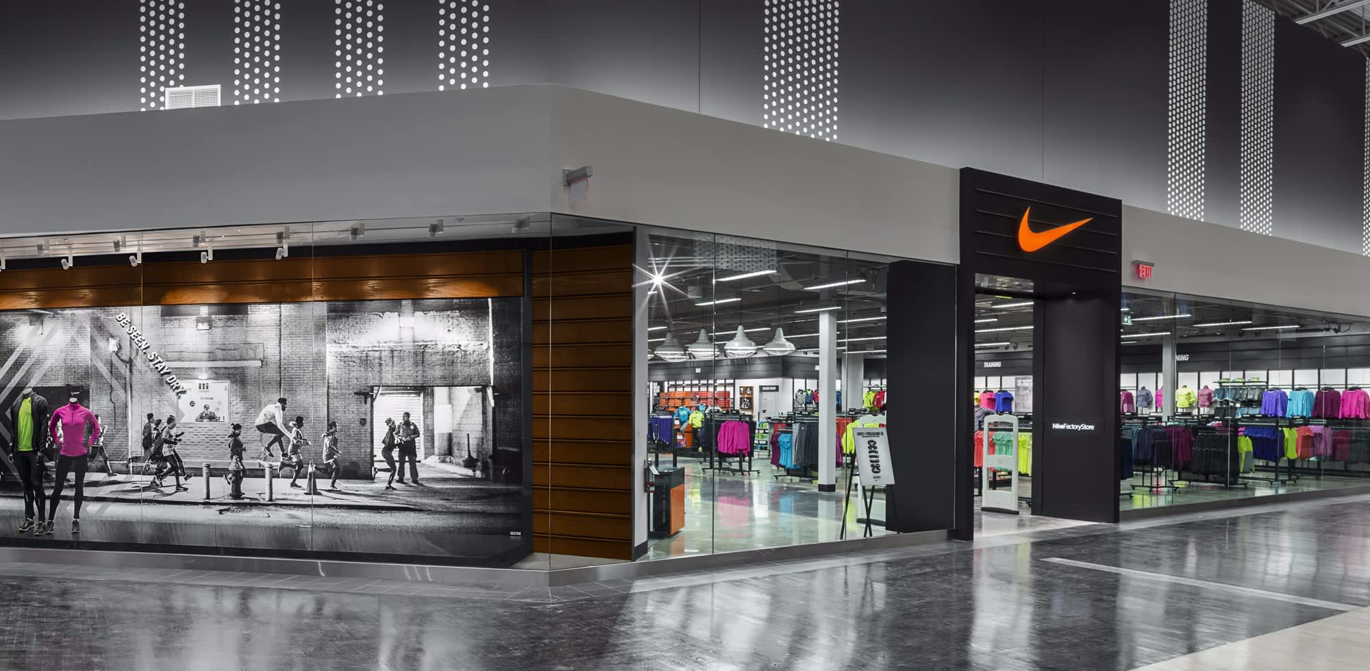 Images Nike Factory Store - Vaughan Mills
