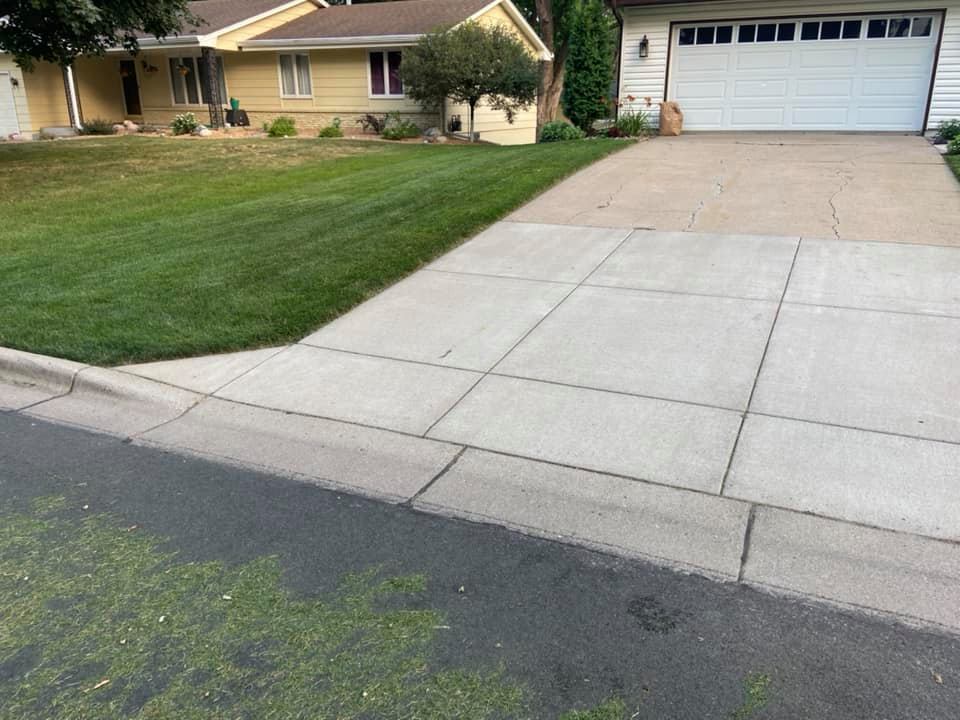 Trustee Trim Landscaping Logo