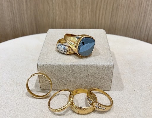 Images KOMEHYO（コメ兵）買取センターMARK IS 福岡ももち