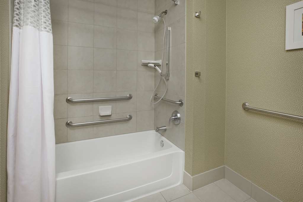 Guest room bath