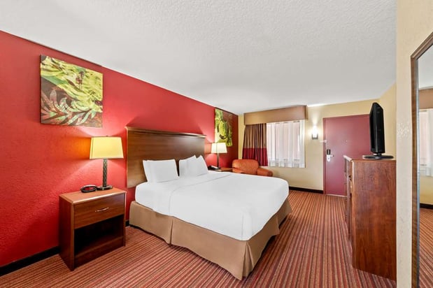 Images SureStay Plus by Best Western San Antonio Fiesta Inn