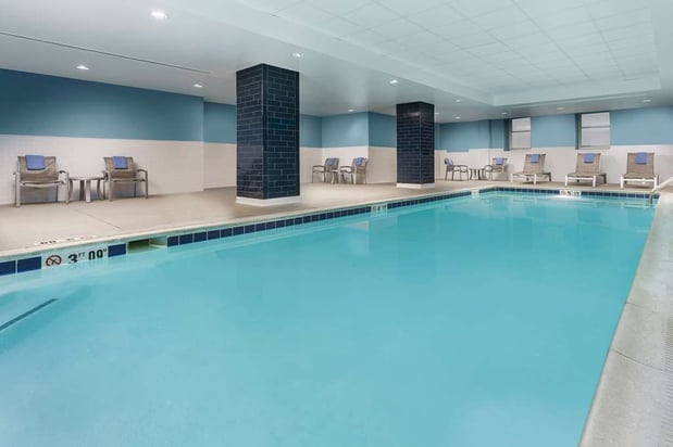 Images Hampton Inn & Suites Baltimore Inner Harbor