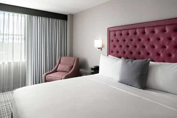 Images The Axis Moline Hotel, Tapestry Collection by Hilton