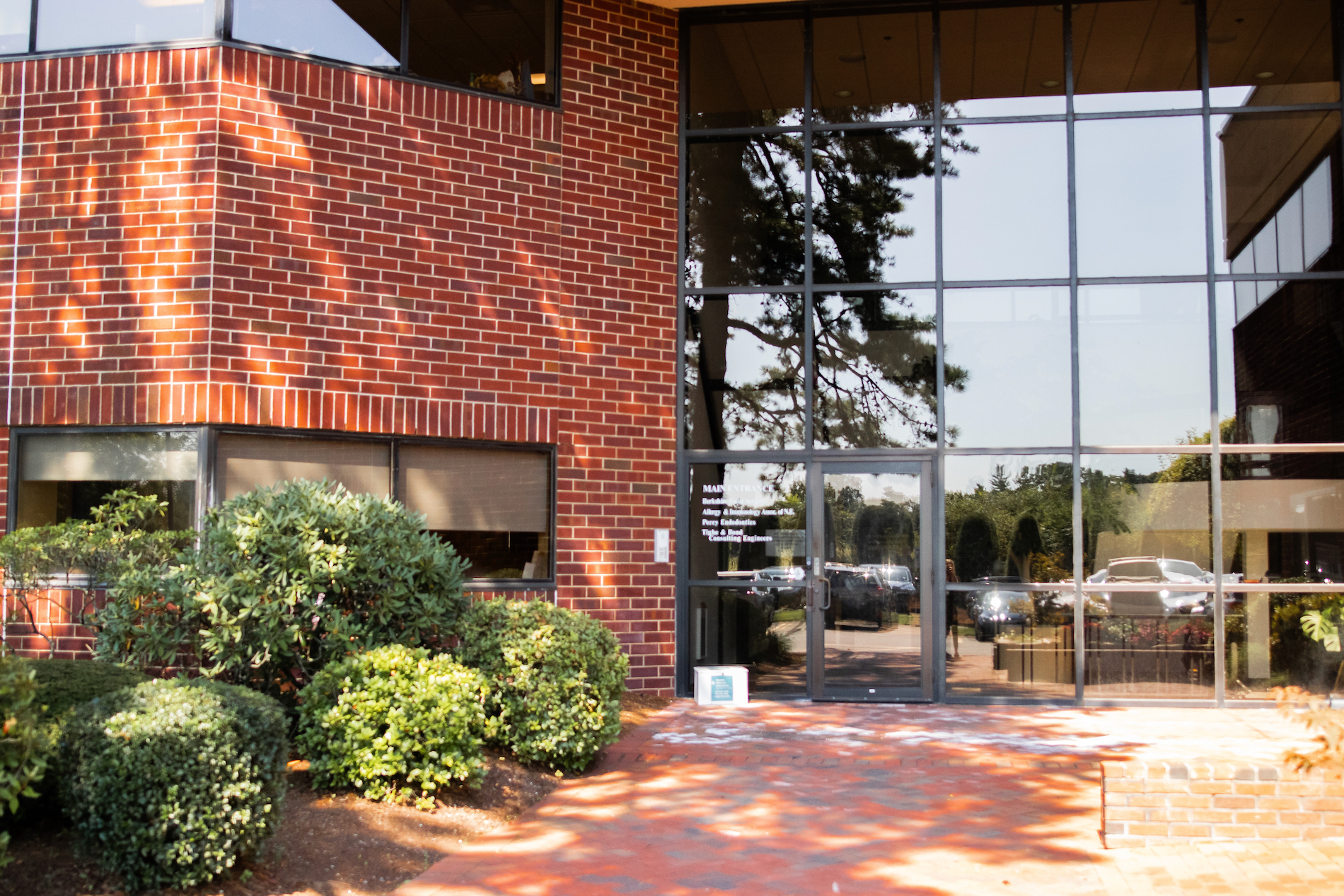 Established in 1995, Perry Endodontics has been at the forefront of providing exceptional endodontic 