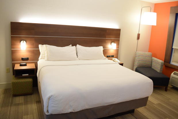 Images Holiday Inn Express & Suites Pensacola W I-10 by IHG