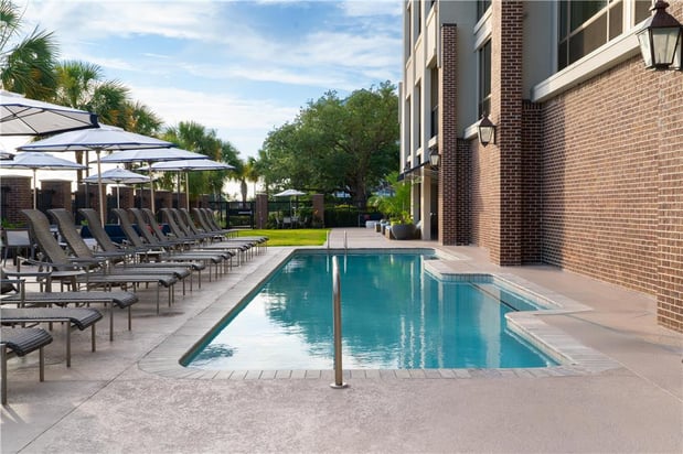 Images Hilton Garden Inn Charleston Waterfront/Downtown