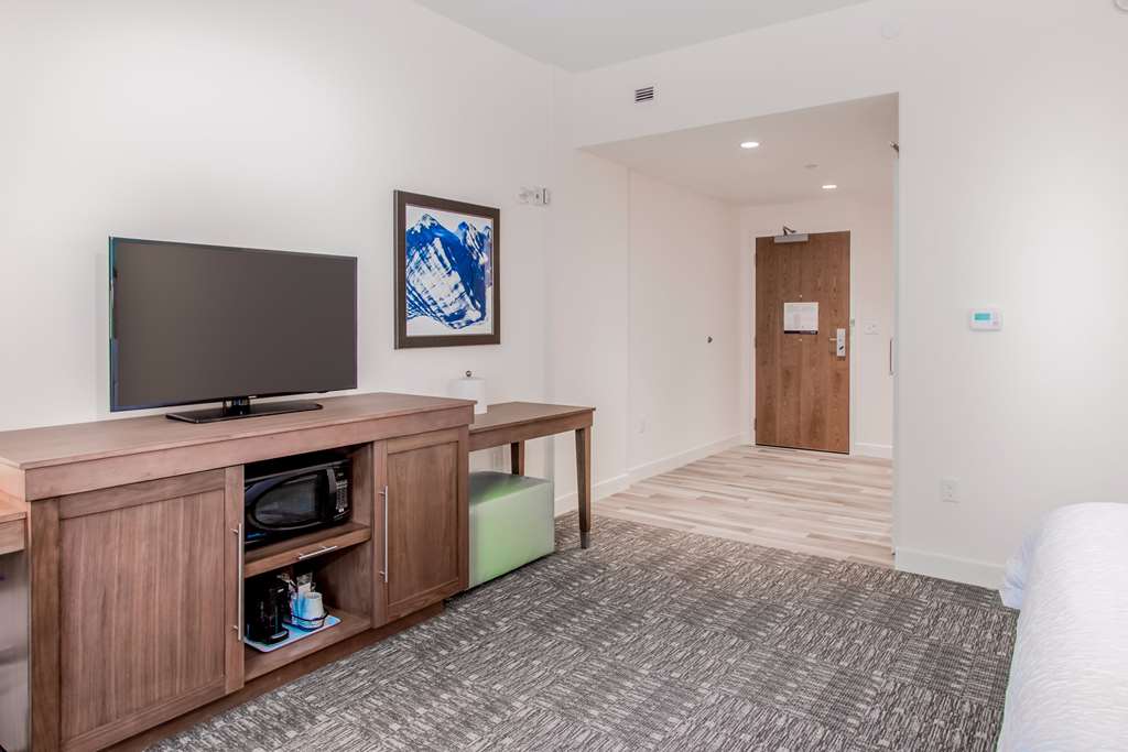 Hampton Inn & Suites Panama City Beach-Beachfront