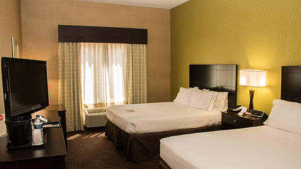 Images Holiday Inn Express & Suites Saginaw, an IHG Hotel