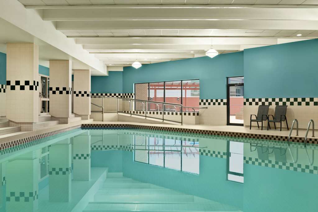 Hilton Garden Inn Saskatoon Downtown in Saskatoon: Pool