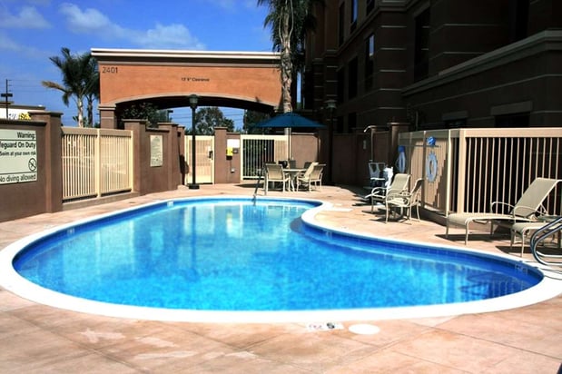Images Hampton Inn and Suites Seal Beach