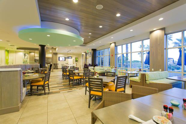Images Holiday Inn Resort Fort Walton Beach by IHG