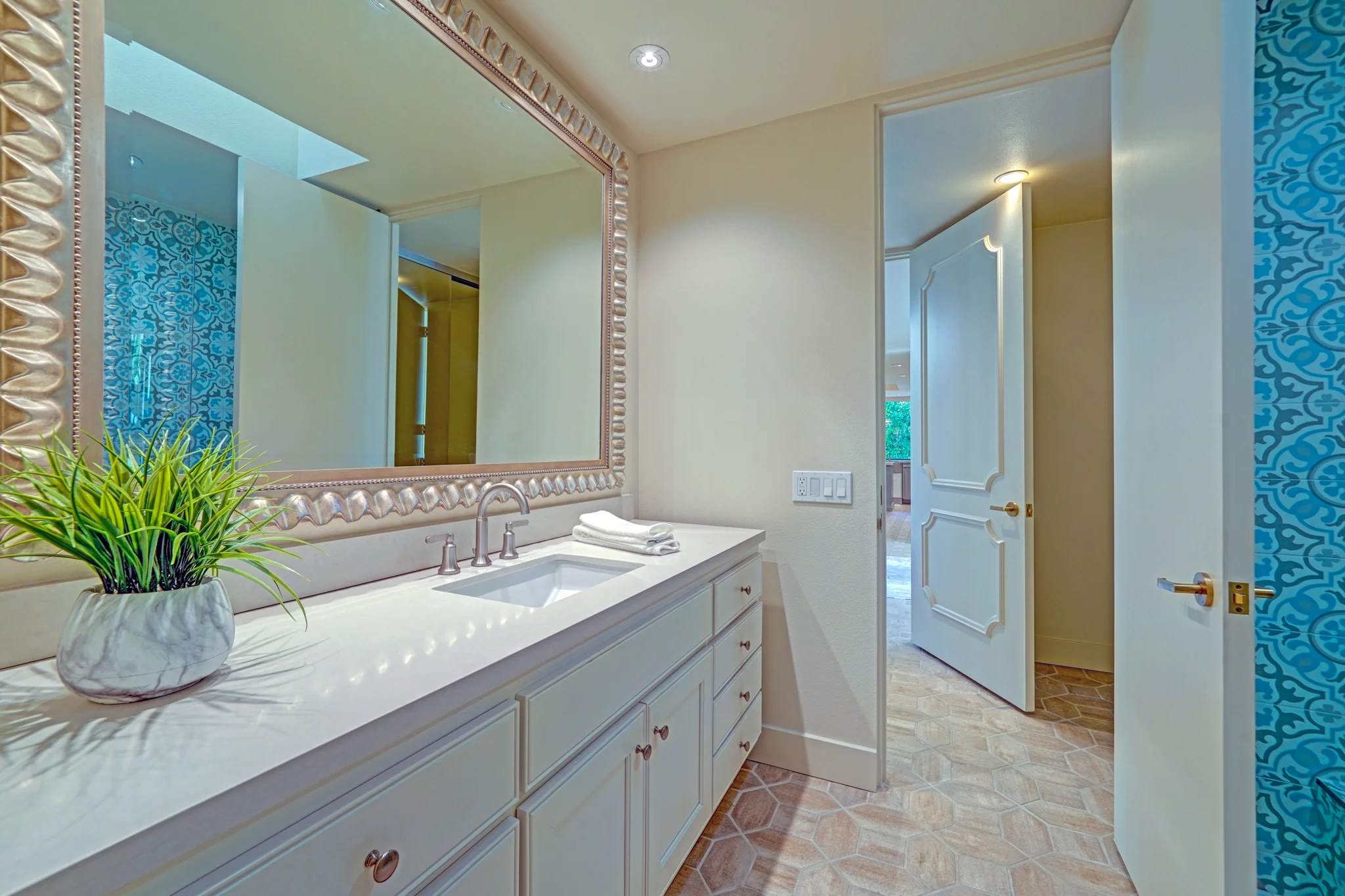 Real Estate Photography, guest bathroom.