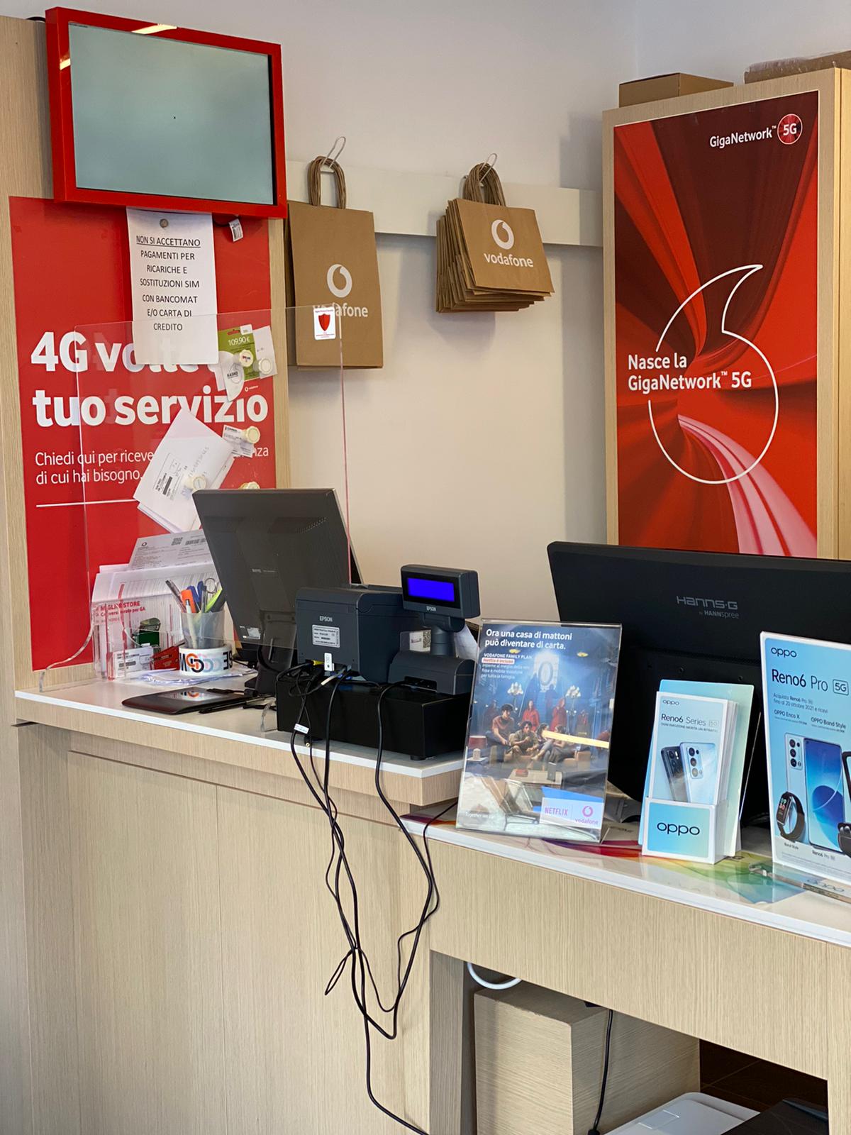 Images Vodafone Store | Piazza Trento e Trieste