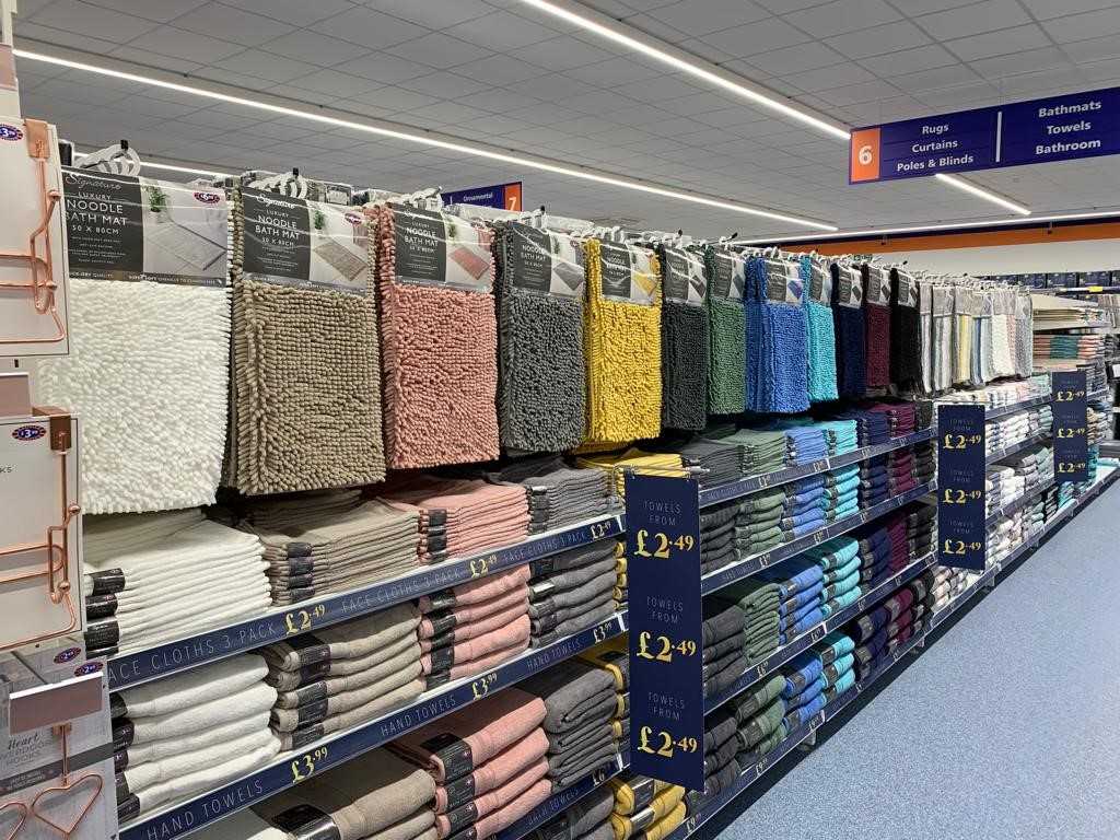 B&M's brand new store in Bangor, County Down stocks a huge selection of bathroom textiles, from bath mats and pedestal mats, bath towels, bath sheets and matching hand towels.