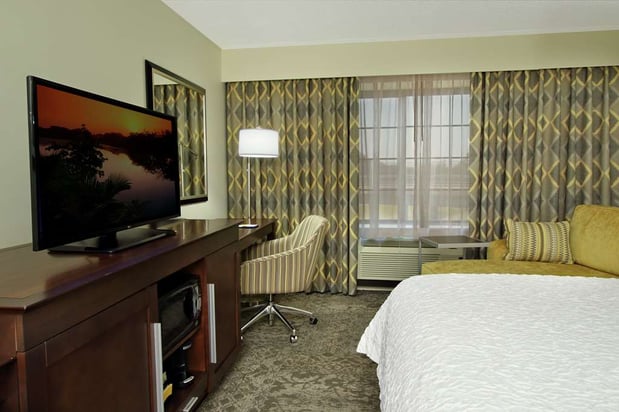 Images Hampton Inn & Suites Rockville Centre
