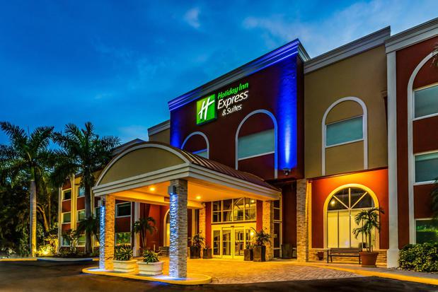 Images Holiday Inn Express & Suites Bradenton West, an IHG Hotel