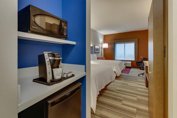 Images Holiday Inn Express & Suites Nashville Metrocenter Downtown by IHG