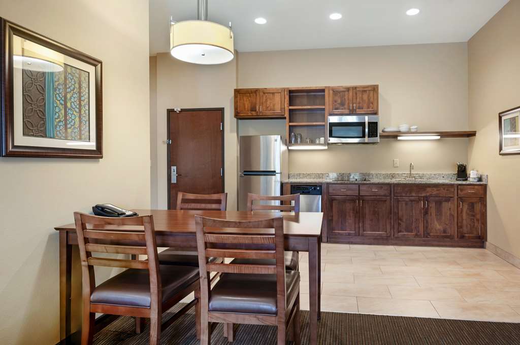 2 Queen Suite
